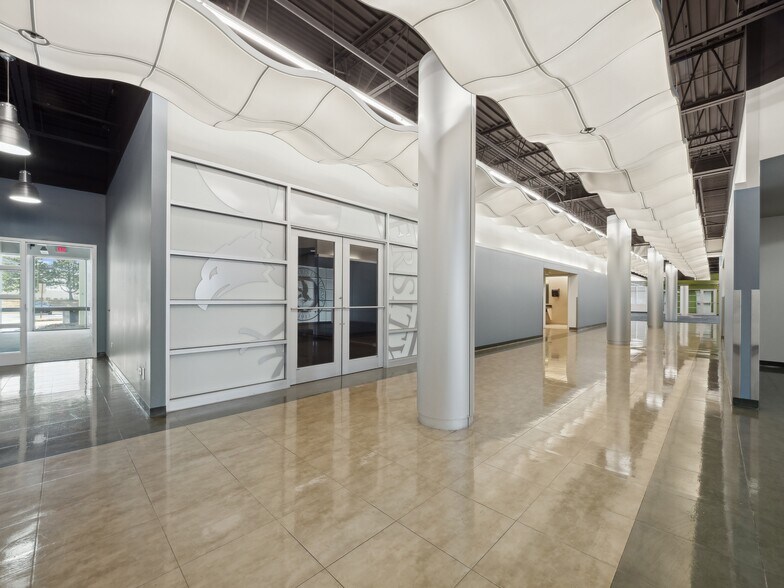 More Photos Of 1507-1551 S Waukegan Rd, Waukegan Office Residential For Sale