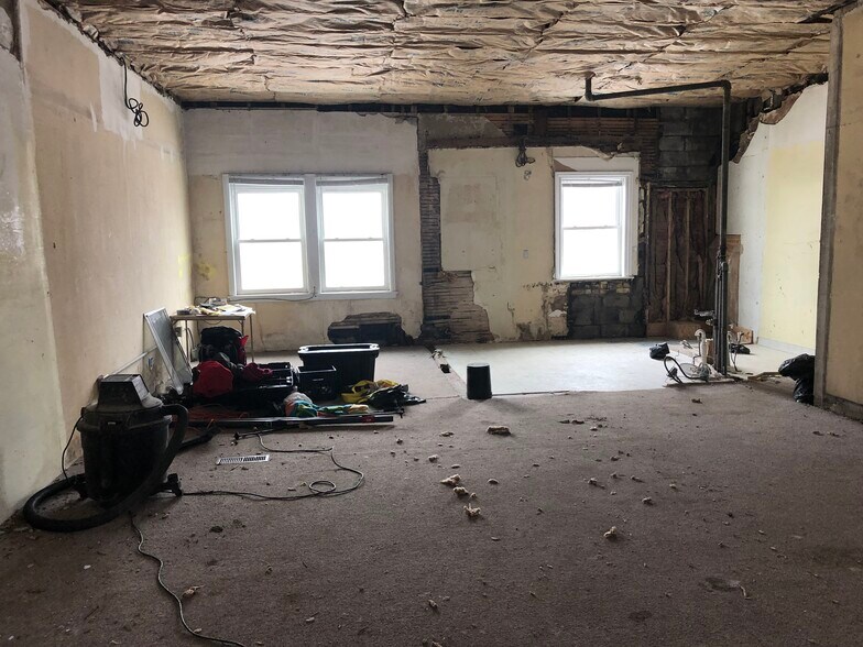 More Photos Of 2224 W 3rd St, Duluth Storefront Retail Office For Sale