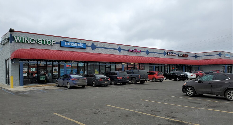 Primary Photo Of 1380 Mall Dr, Benton Harbor Convenience Store For Lease