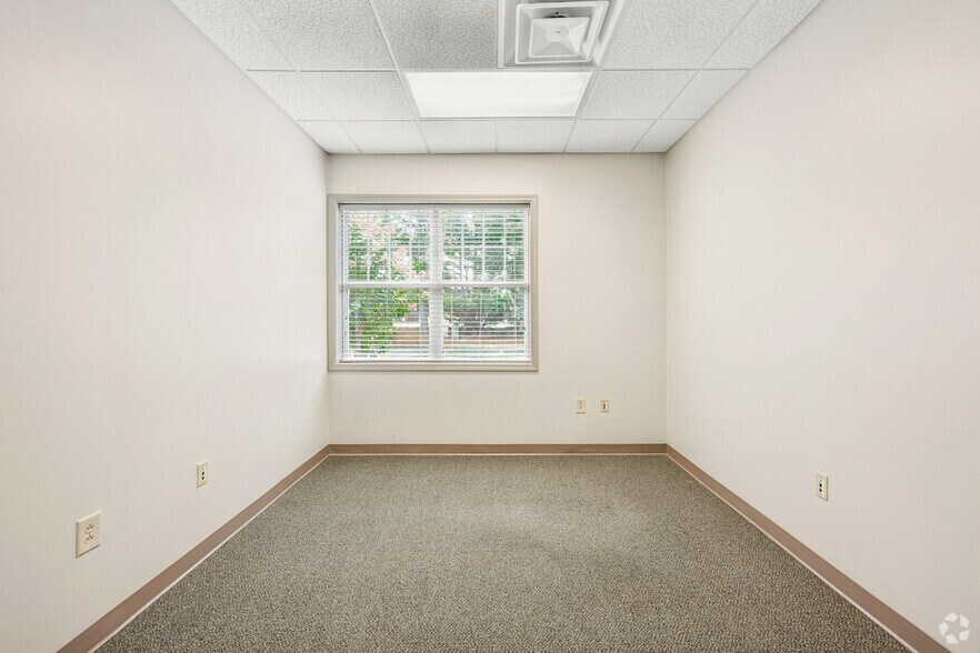 More Photos Of 1553 Janmar Rd, Snellville Medical For Lease