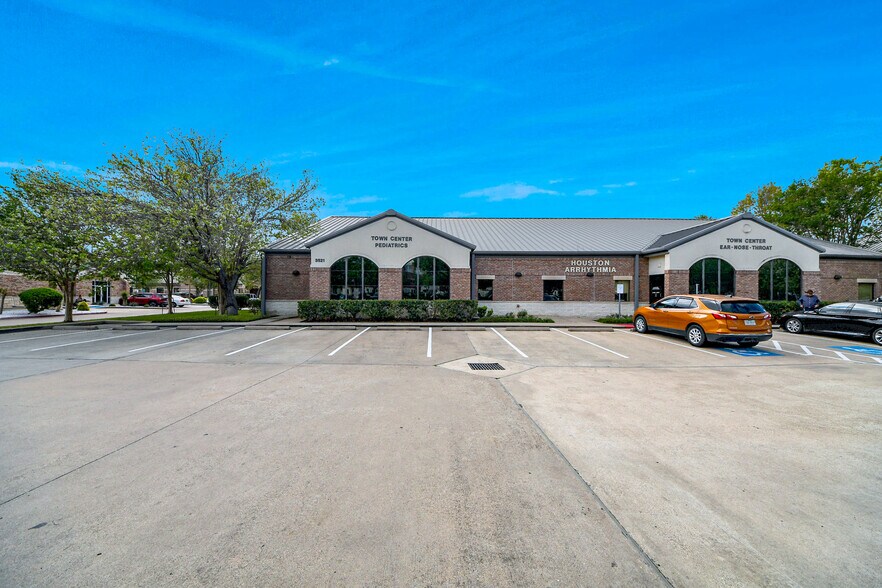 More Photos Of 3521 Town Center Blvd, Sugar Land Medical For Lease