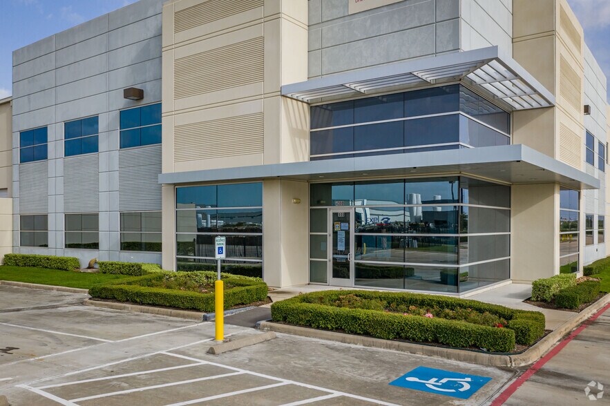 More Photos Of 4300 Malone Dr, Pasadena Warehouse For Lease