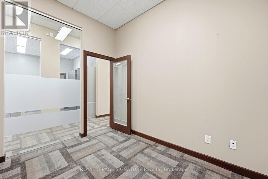 More Photos Of 158 Guelph St, Halton Hills Freestanding For Lease