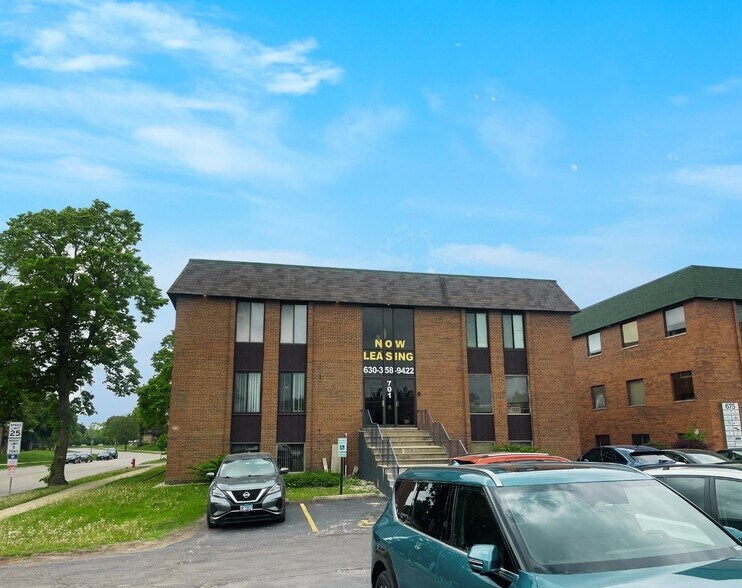 More Photos Of 701 E Irving Park Rd, Roselle Office For Lease