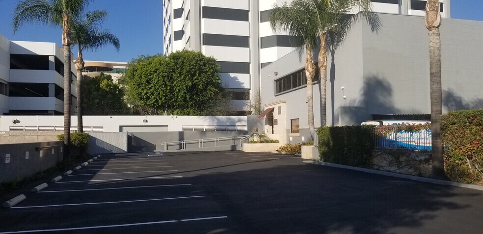 More Photos Of 123 N Lake Ave, Pasadena Office For Lease