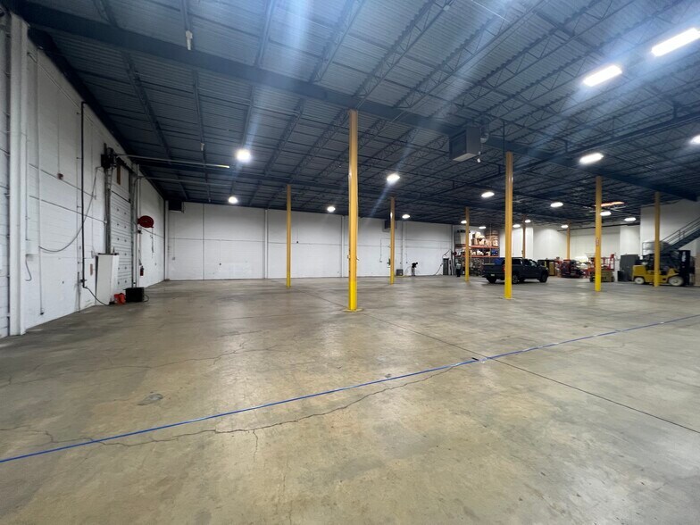 More Photos Of 1650 Oak St, Lakewood Manufacturing For Lease