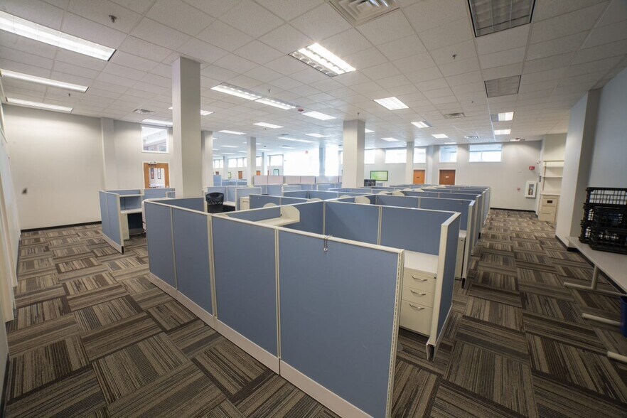 More Photos Of 55-95 West St, Walpole Research And Development For Lease