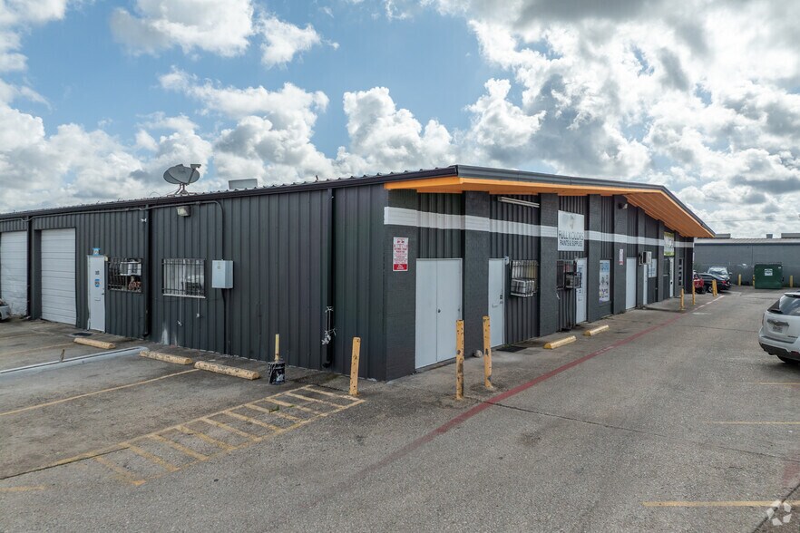 More Photos Of 11450 Bissonnet St, Houston Warehouse For Lease