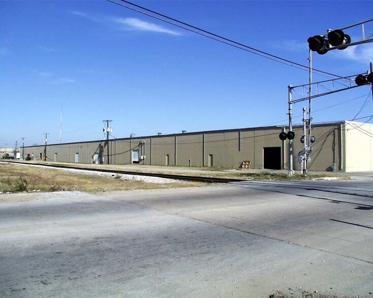 More Photos Of 3400-3446 May St, Fort Worth Warehouse For Lease