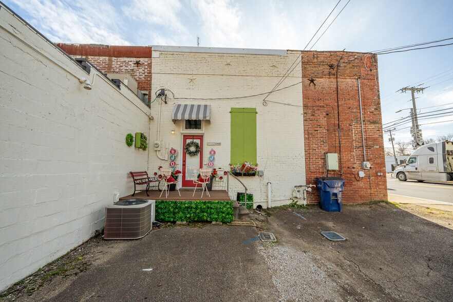 More Photos Of 104 E Main St, Adamsville General Retail For Sale