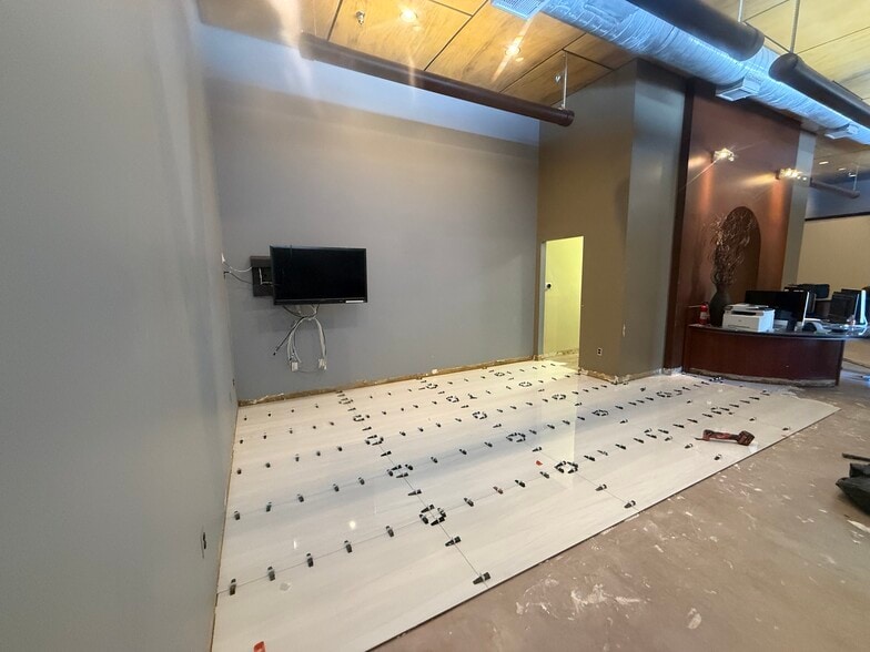 More Photos Of 911 N Frio St, San Antonio Manufacturing For Lease