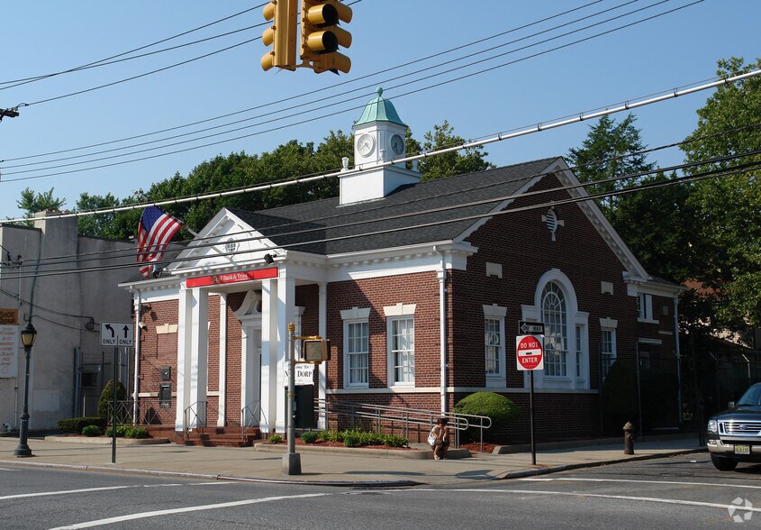 Primary Photo Of 257 New Dorp Ln, Staten Island Bank For Sale