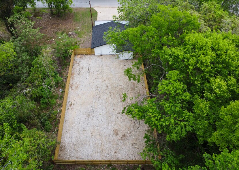 More Photos Of 2410 Angeline St, Kilgore Freestanding For Lease
