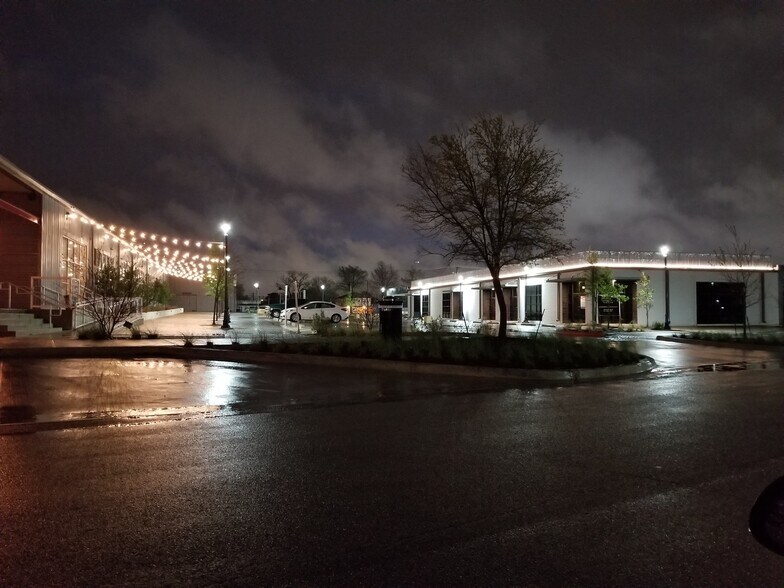 More Photos Of 506 E Division St, Arlington Restaurant For Lease