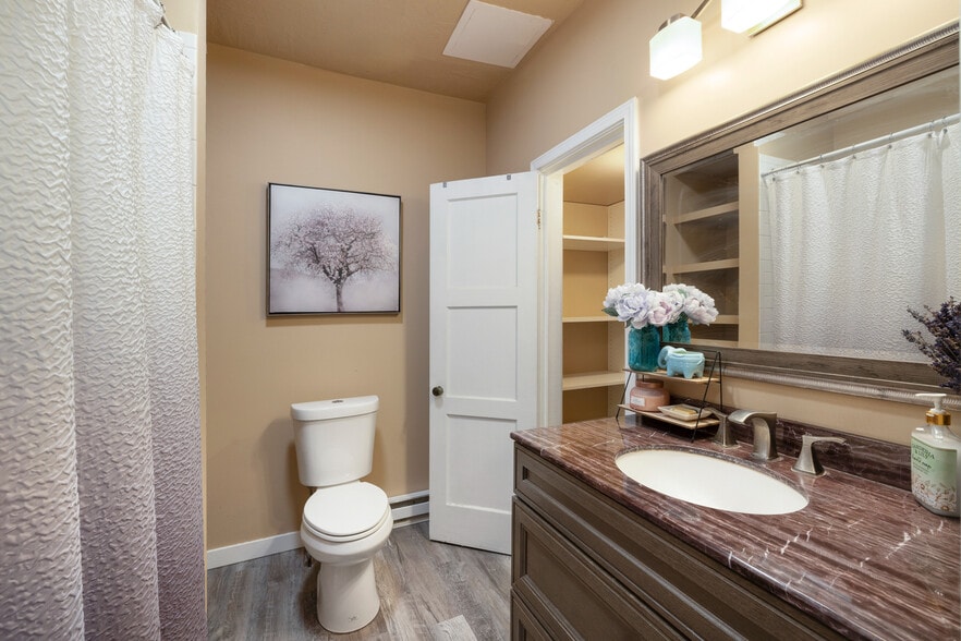 More Photos Of 111 W Bell St, Sequim Hotel For Sale