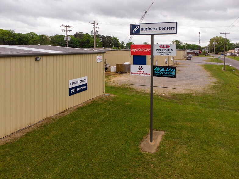 More Photos Of 62 Industrial Park Cir, Benton Light Distribution For Lease