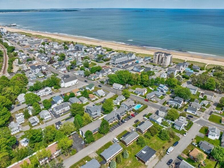 More Photos Of 136 W Grand Ave, Old Orchard Beach Hotel For Sale