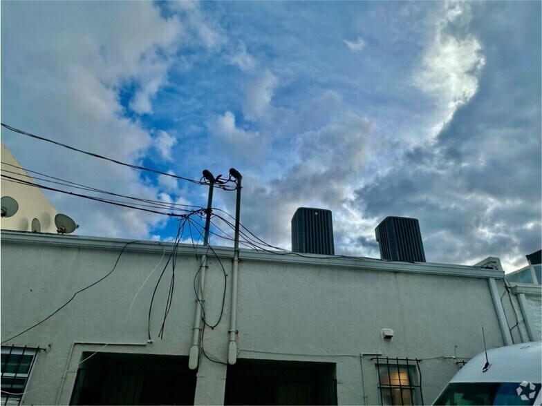 More Photos Of 3309 NE 33rd St, Fort Lauderdale General Retail For Lease