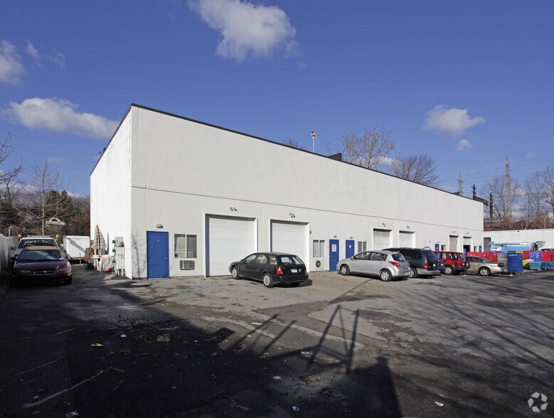 More Photos Of 130 Lenox Ave, Stamford Warehouse For Sale