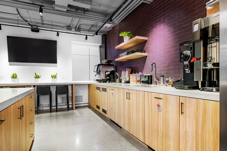 More Photos Of 222-230 Queen St, Ottawa Coworking Space