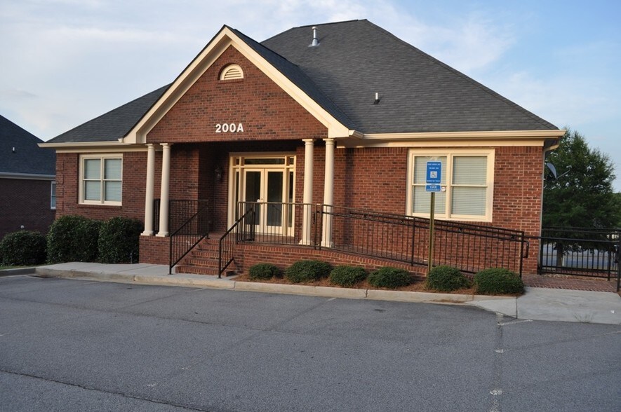 More Photos Of 4330 S Lee St, Buford Medical For Lease