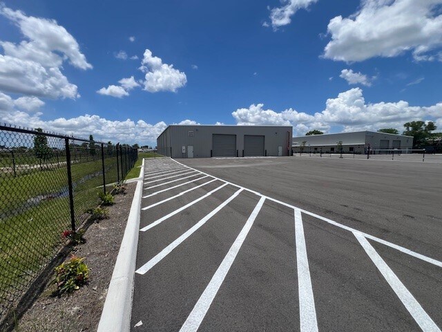 More Photos Of 2954 Van Buren St, Fort Myers Distribution For Lease