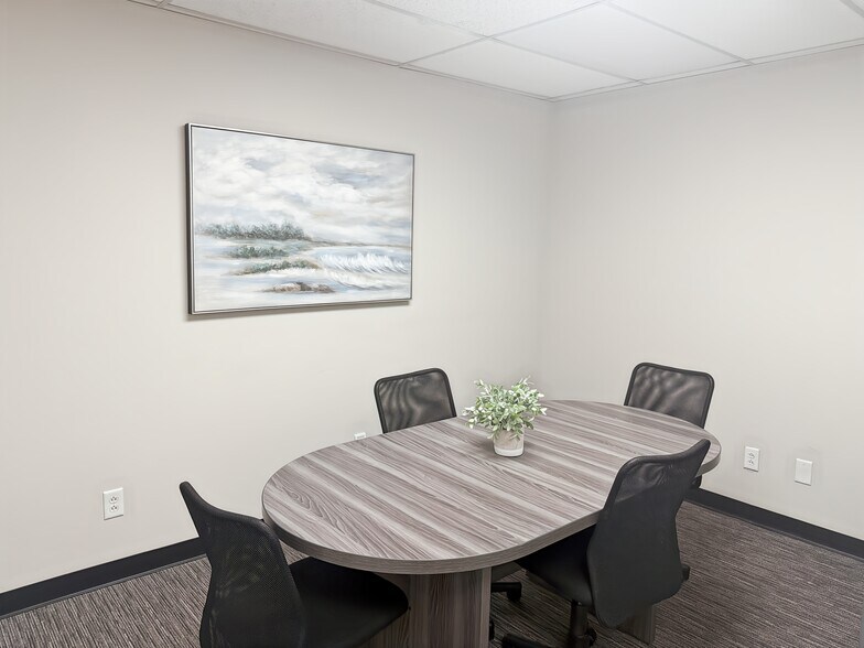 More Photos Of 15620-15648 Manchester Rd, Ellisville Coworking Space