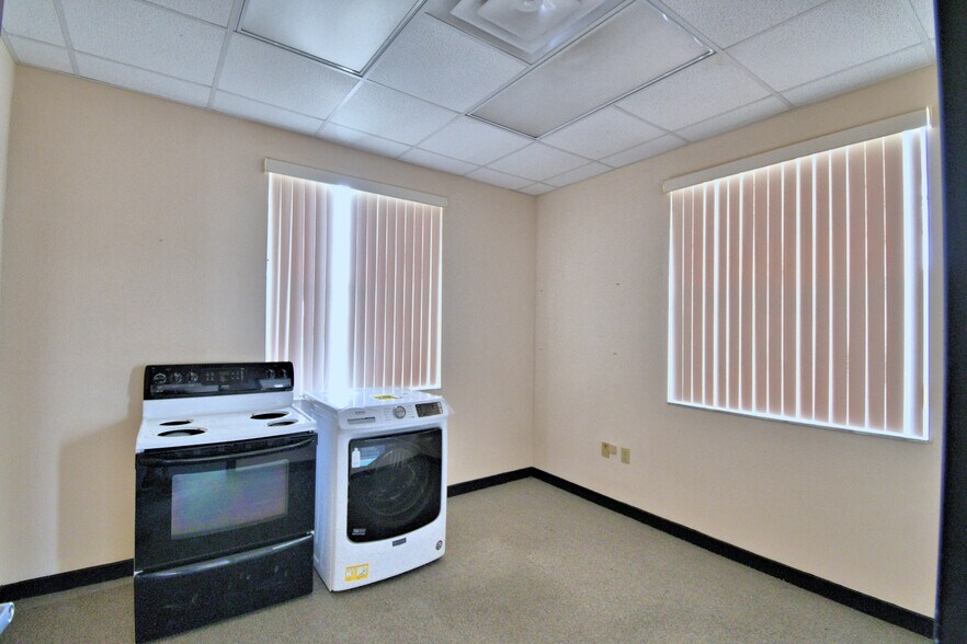 More Photos Of 43344 Highway 27, Davenport Coworking Space
