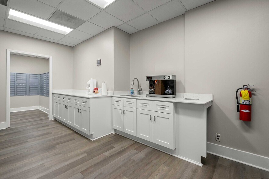 More Photos Of 3355 Lenox Rd NE, Atlanta Office For Lease