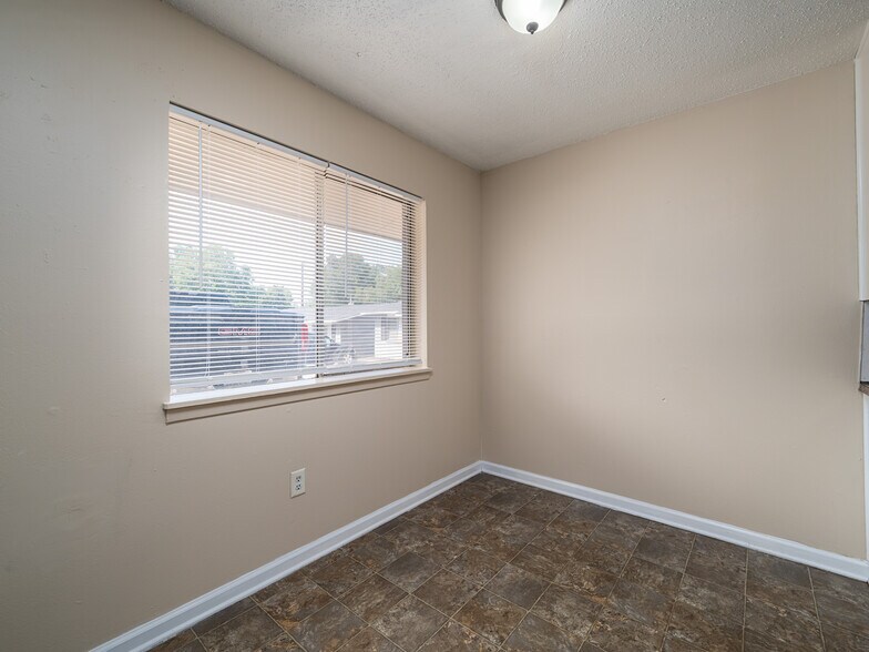 More Photos Of 411 Johnson St, Marshall Apartments For Sale