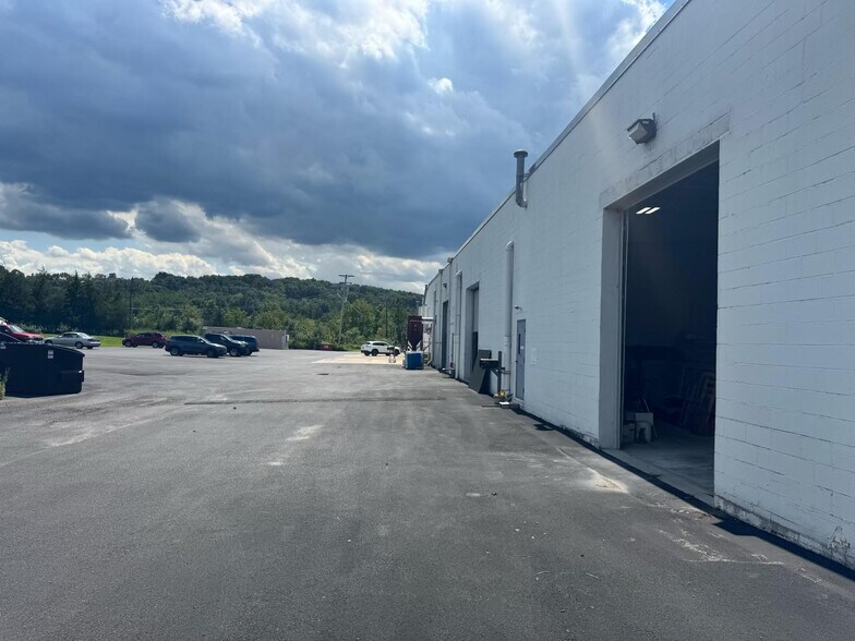 More Photos Of 1862 Tollgate Rd, Palm Warehouse For Lease