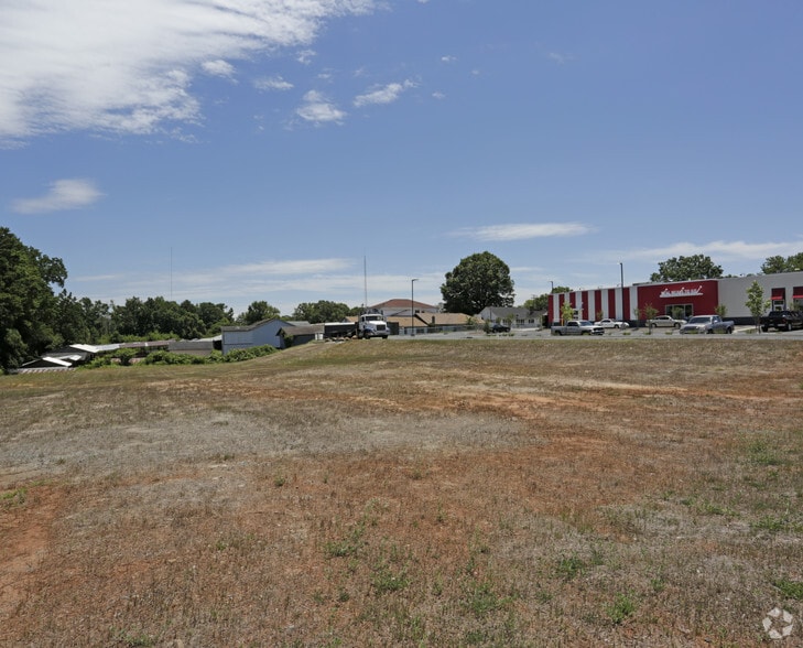 More Photos Of 511 S Cannon Blvd, Kannapolis Land For Sale