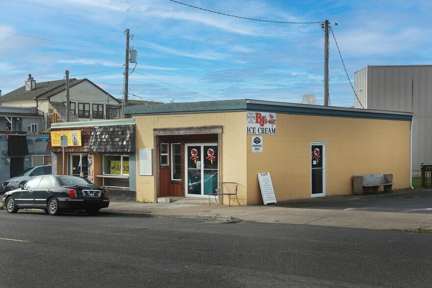 More Photos Of 501 NW Coast St, Newport Restaurant For Sale