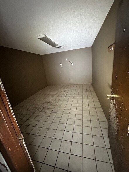 More Photos Of 2770 N Douglass St, Malden Storefront Retail Office For Sale