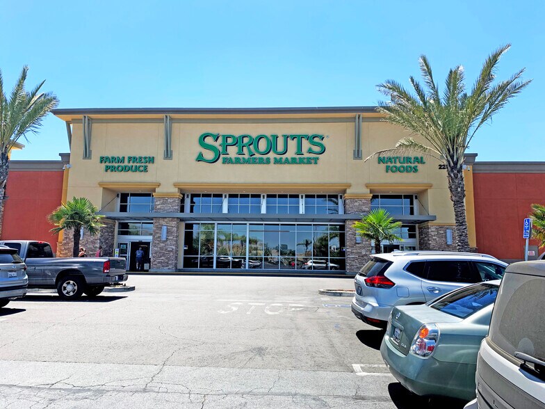 More Photos Of W Florida Ave & Kirby St, Hemet Land For Lease