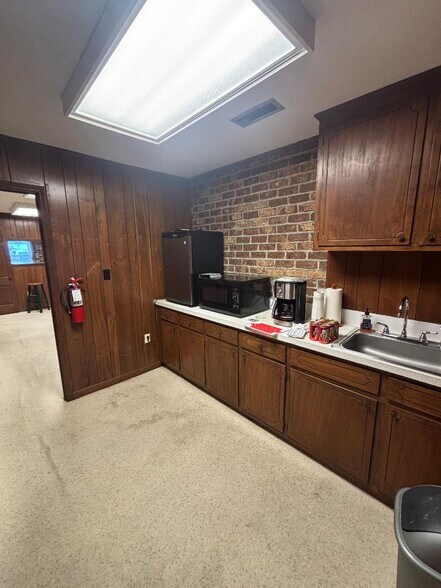 More Photos Of 825 1st Ave N, Surfside Beach Office For Lease