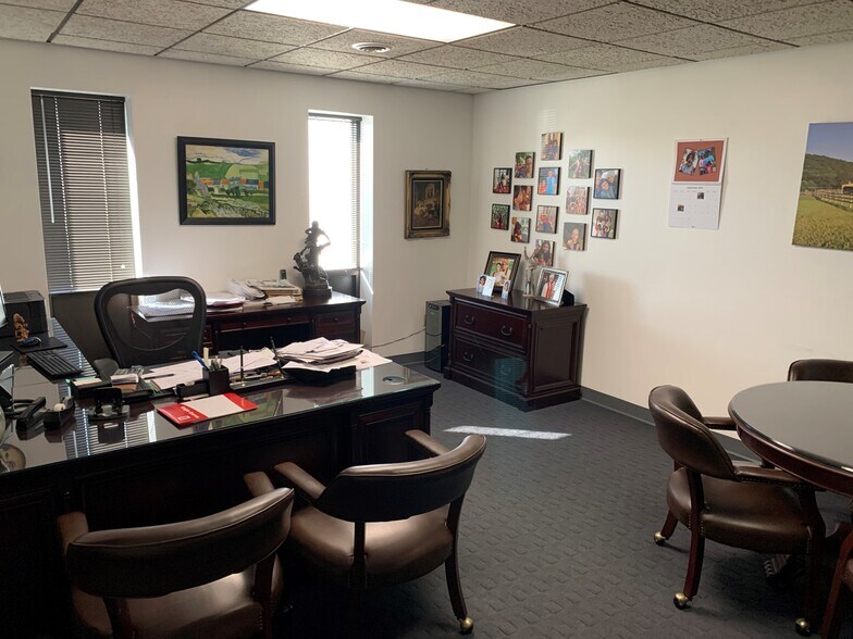 More Photos Of 5372 Enterprise Blvd, Bethel Park Warehouse For Lease