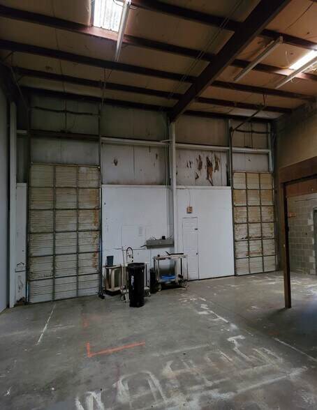 More Photos Of 809 Professional Pl W, Chesapeake Light Manufacturing For Sale