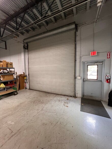 More Photos Of 360 Old Sanford Oviedo Rd, Winter Springs Manufacturing For Lease