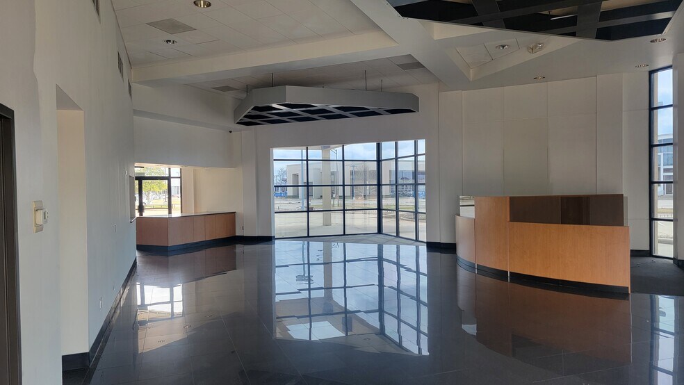 More Photos Of 8727 Business Park Dr, Shreveport Auto Dealership For Lease