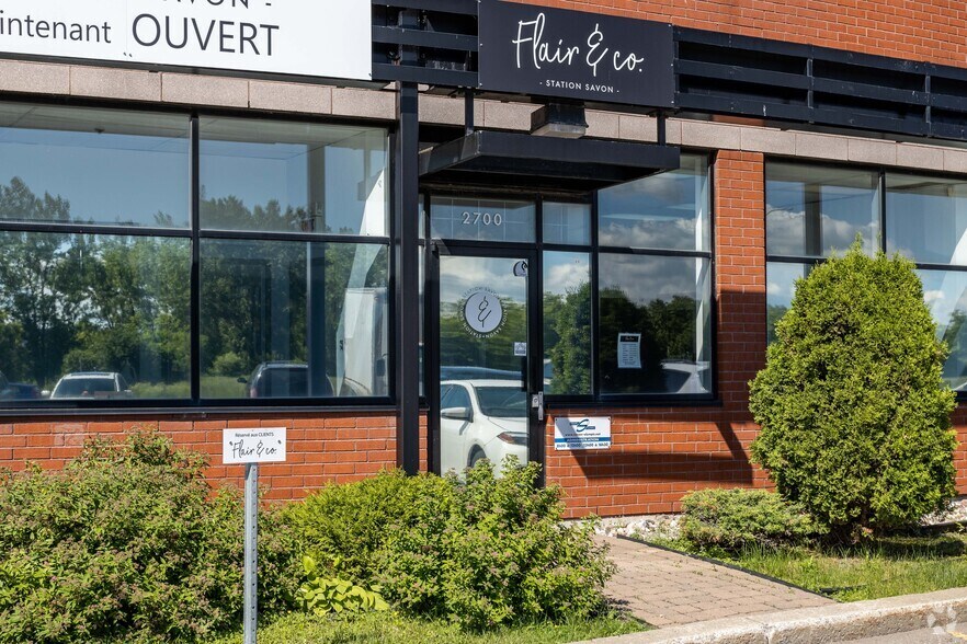 More Photos Of 2700-2760 Boul Daniel-Johnson, Laval Warehouse For Lease