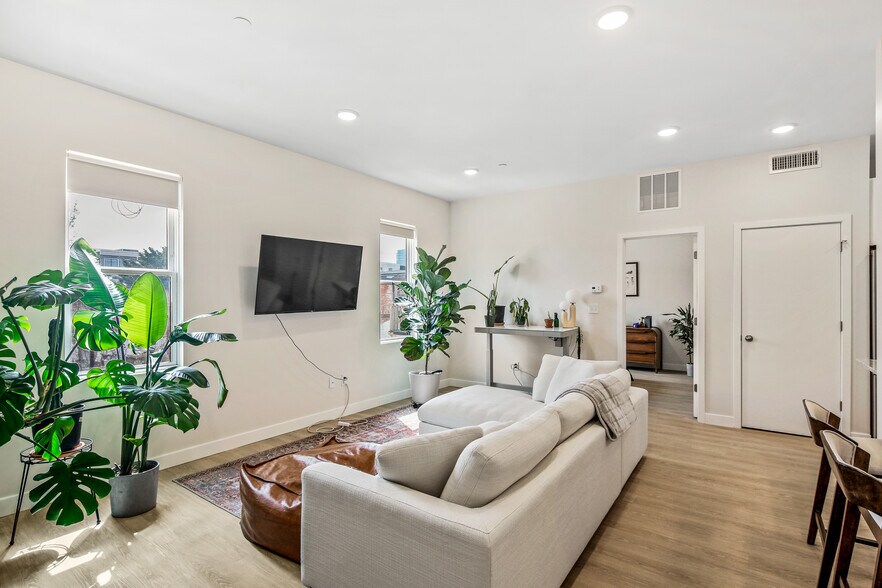 More Photos Of 1707 Eastern Ave, Baltimore Apartments For Lease