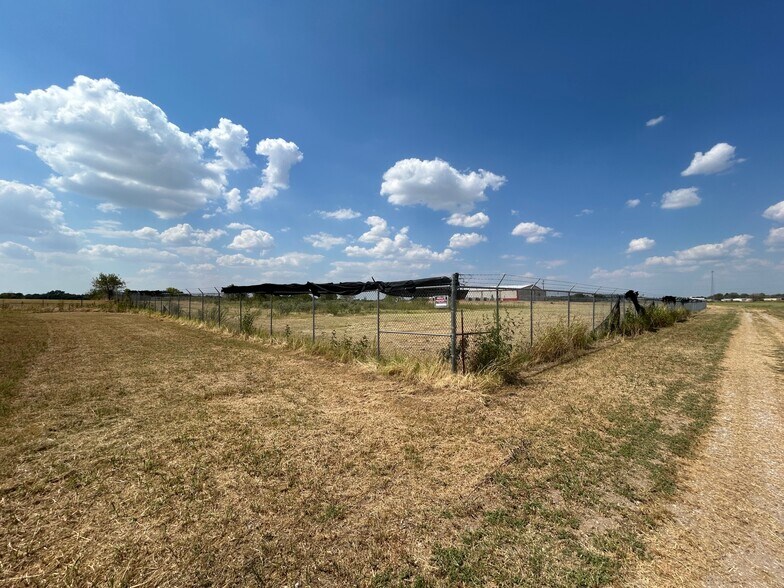 More Photos Of 4295 Banner Rd, Noble Storefront For Sale