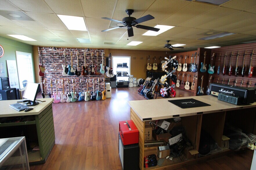 More Photos Of 1108 SW East Us-40 Hwy, Blue Springs Auto Repair For Sale