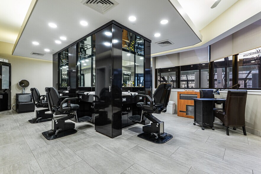 More Photos Of 405 N Wabash Ave, Chicago Office For Sale