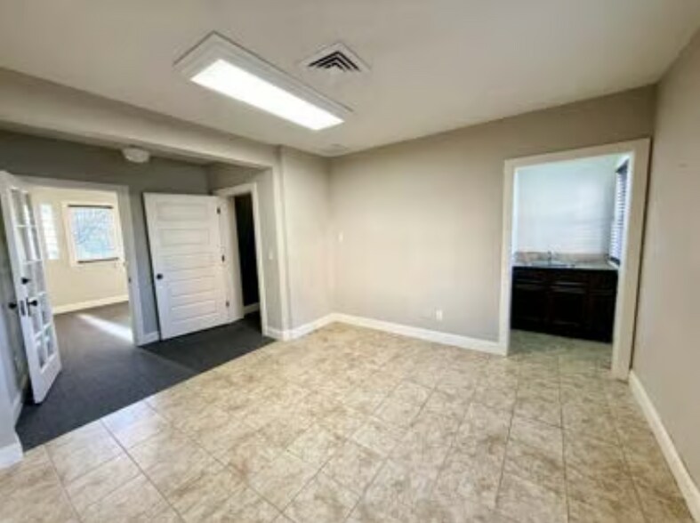 More Photos Of 206 W Elm St, Ozark Office For Sale