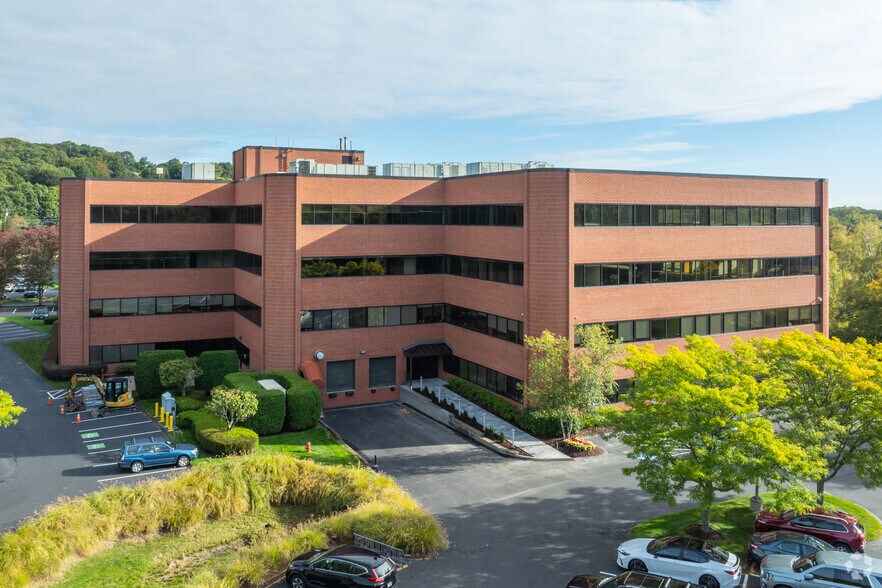 More Photos Of 307 Waverley Oaks Rd, Waltham Office For Lease