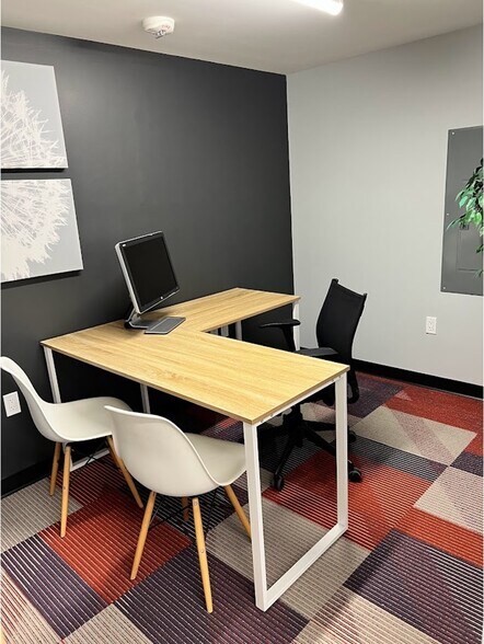 More Photos Of 2002 Madison St, Everett Coworking Space