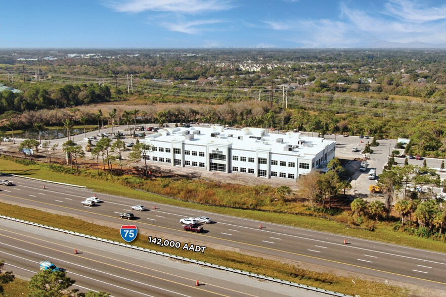 More Photos Of 8725 Pendery Pl, Bradenton Business Park For Lease