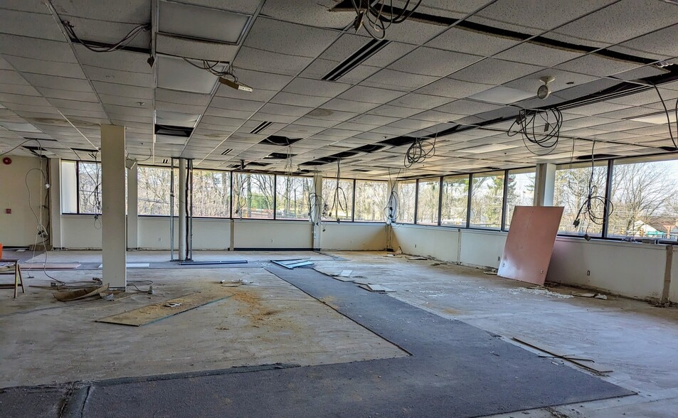 More Photos Of 75 James Way, Southampton Medical For Sale